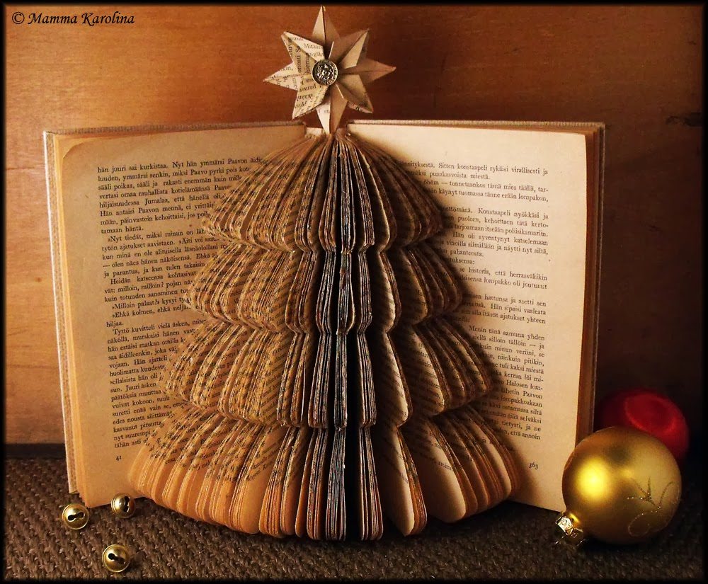 book-christmas-tree-1